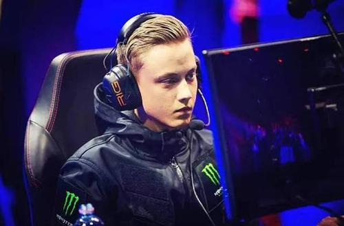 《英雄联盟》世界赛五大劳模选手，Faker依旧是神话